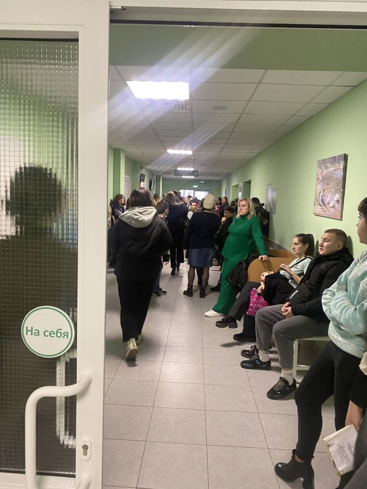 После жалоб на очереди к врачам в детской поликлинике Брянска увеличили количество записи через интернет