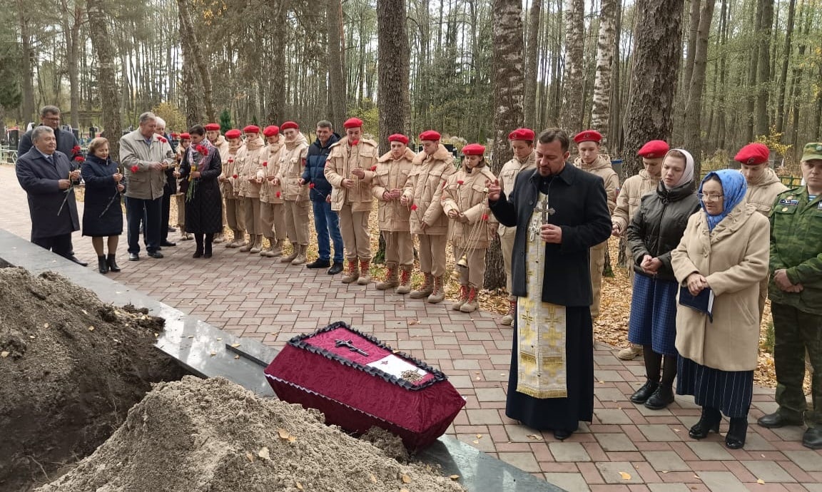 В Унече торжественно захоронили останки солдата Красной Армии