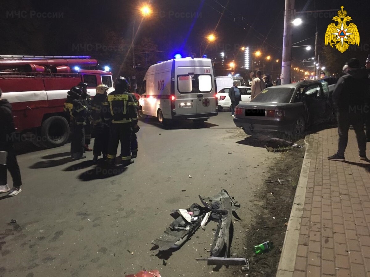 Машины в хлам, есть пострадавшие – авария на проспекте Московском в Брянске
