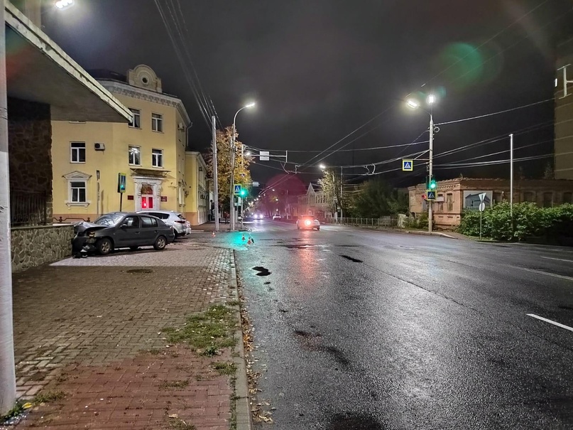 В аварии на улице Пионерской в Брянске пострадала пассажирка Renault