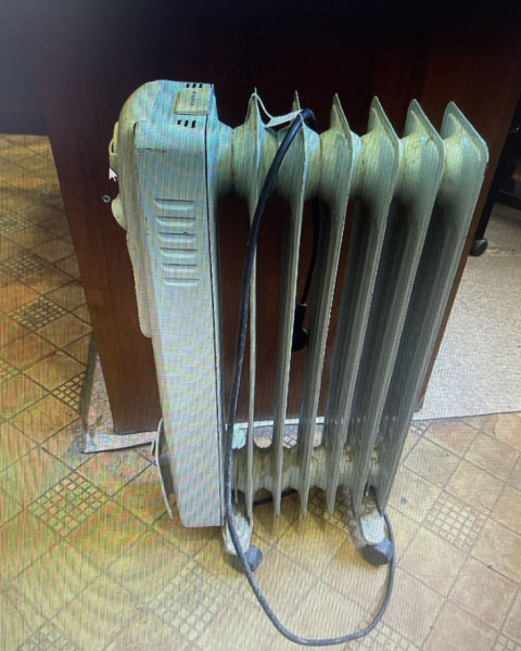 В Брянске из общежития украли радиатор и микроволновку