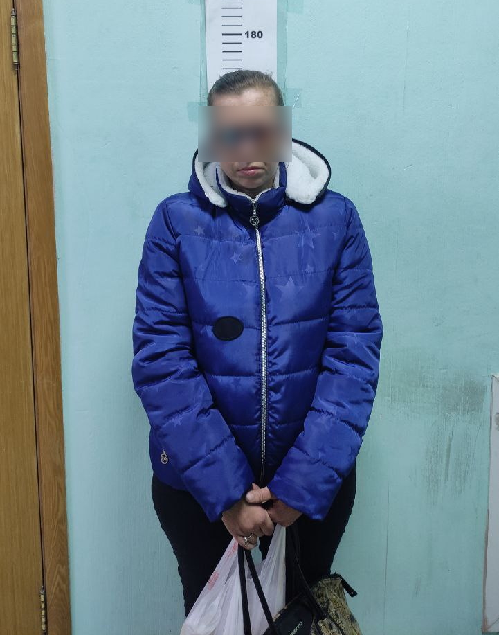 Наркоторговка из Брянска склоняла к употреблению наркотиков своих несовершеннолетних детей