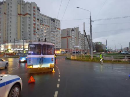 В Брянске на дороге сбили водителя троллейбуса