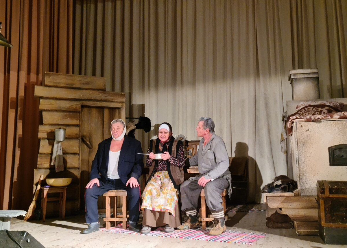 На сцене Севска Брянский драмтеатр устроил благотворительный показ спектакля «Вечер»