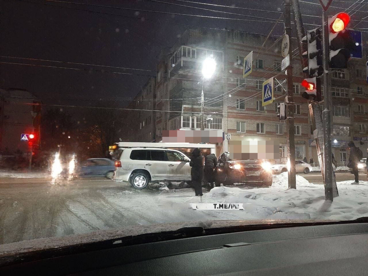 Из-за ДТП на улице Дуки в Брянске образовалась пробка