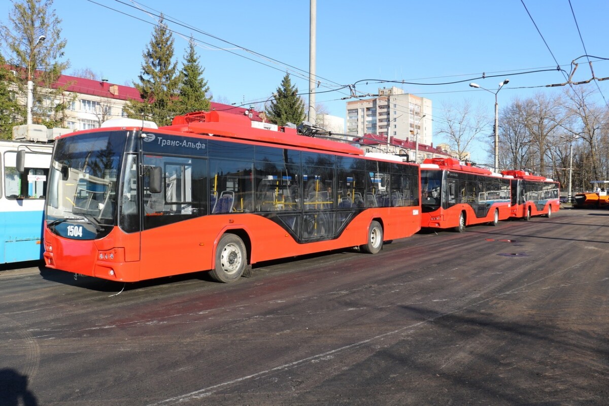 В Брянске прописку получил десятый новый красный троллейбус