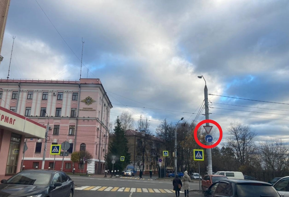 В центре Брянска установили новые дорожные знаки и по-новому нанесли разметку