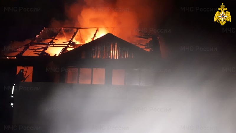 В Володарском районе Брянска сгорел дом