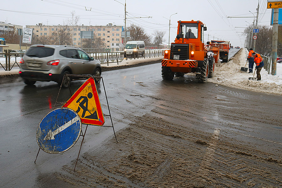 На ликвидацию субботнего снегопада коммунальщикам Брянска не хватило двух дней