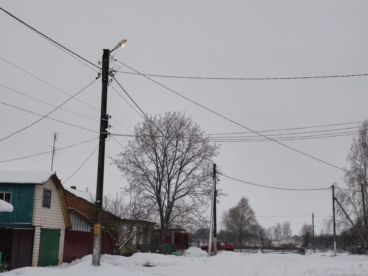 В деревне Злынковского района прокуратура помогла зажечь фонари •  БрянскНОВОСТИ.RU