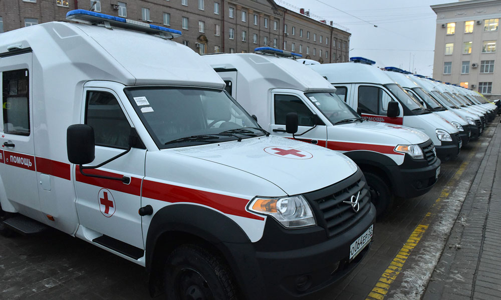 Больницам Брянской области под Новый год вручили ключи от автомобилей «скорой помощи»
