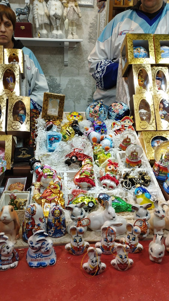 Домик-ларец с ёлочными игрушками из Карачева открылся на Красной площади