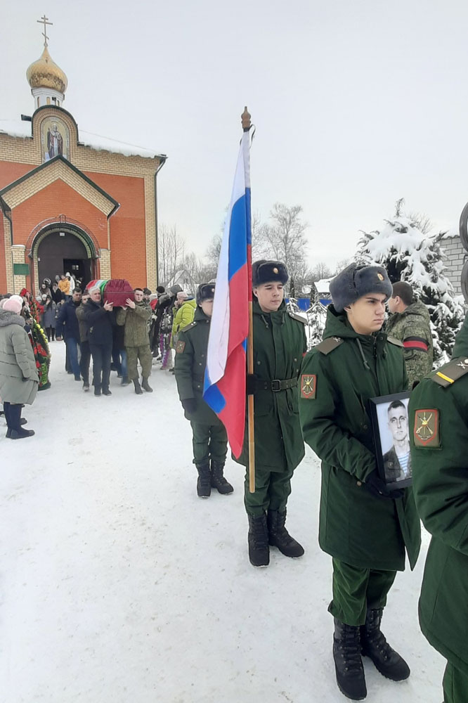 В Унече в последний путь проводили героя СВО Алексея Гупанова