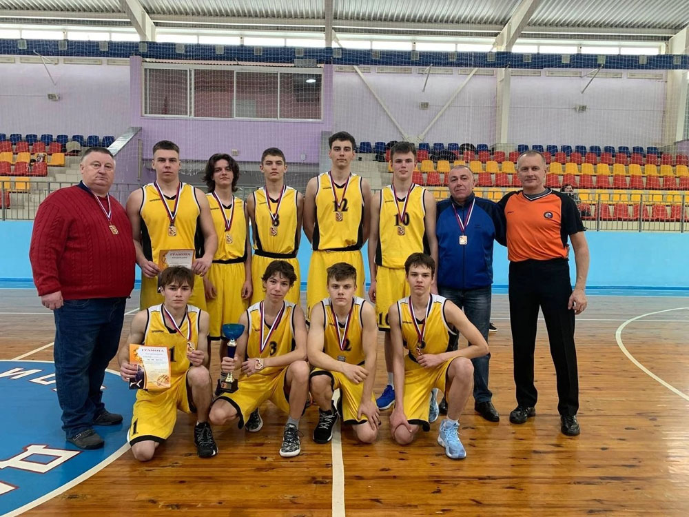 Новозыбковские баскетболисты стали бронзовыми призерами первенства Брянской области