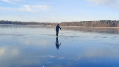 Жители Брянска рассказали о провалившейся под лед женщине