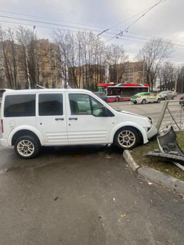 Примерный водитель в Брянске устроил аварию нарушителю-рецидивисту