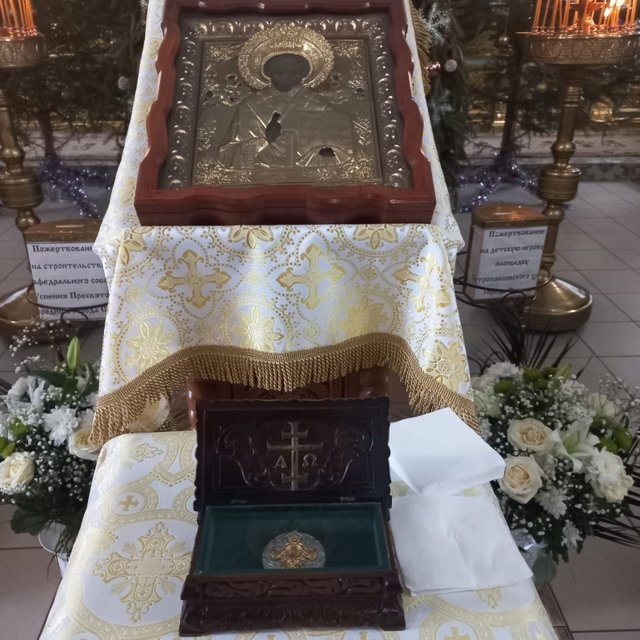 В Петропавловский храм Севска доставили ковчег с мощами Святителя Николая