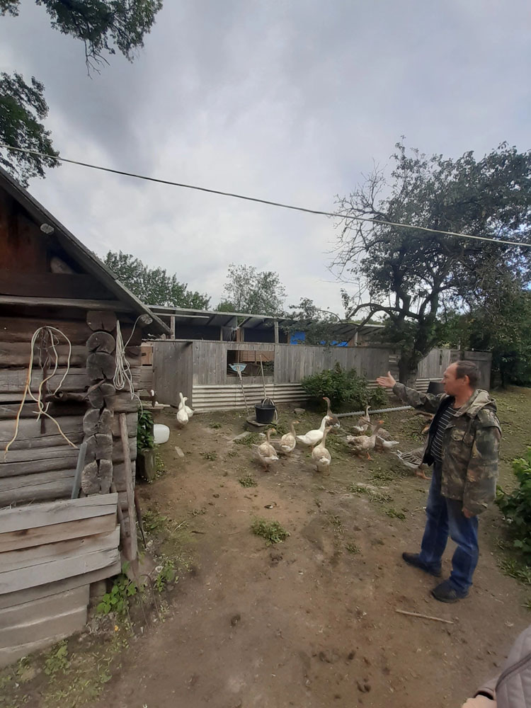 Житель Погарского района развел птичье царство на личном подворье