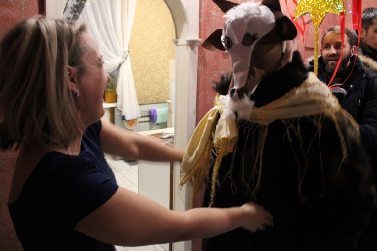 Молодежь Новозыбкова показала, как водила «козу» на Старый Новый год