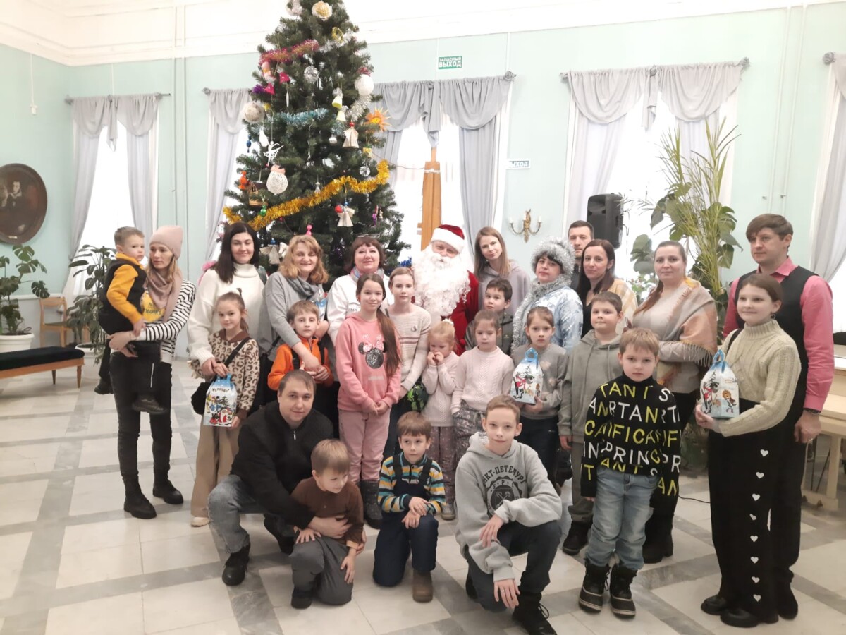 Сотрудники Брянскэнерго и их дети стали участниками новогодних представлений в имении Федора Тютчева