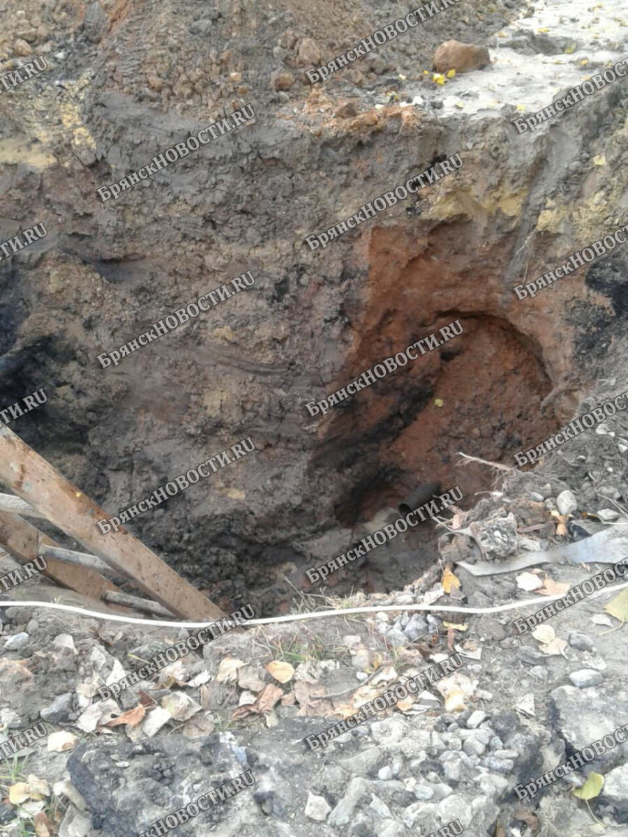 В Карачеве мальчик упал в яму