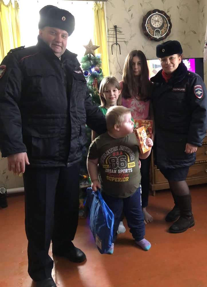 Сотрудники линейного отделения полиции на железнодорожной станции Унеча исполнили мечту мальчика