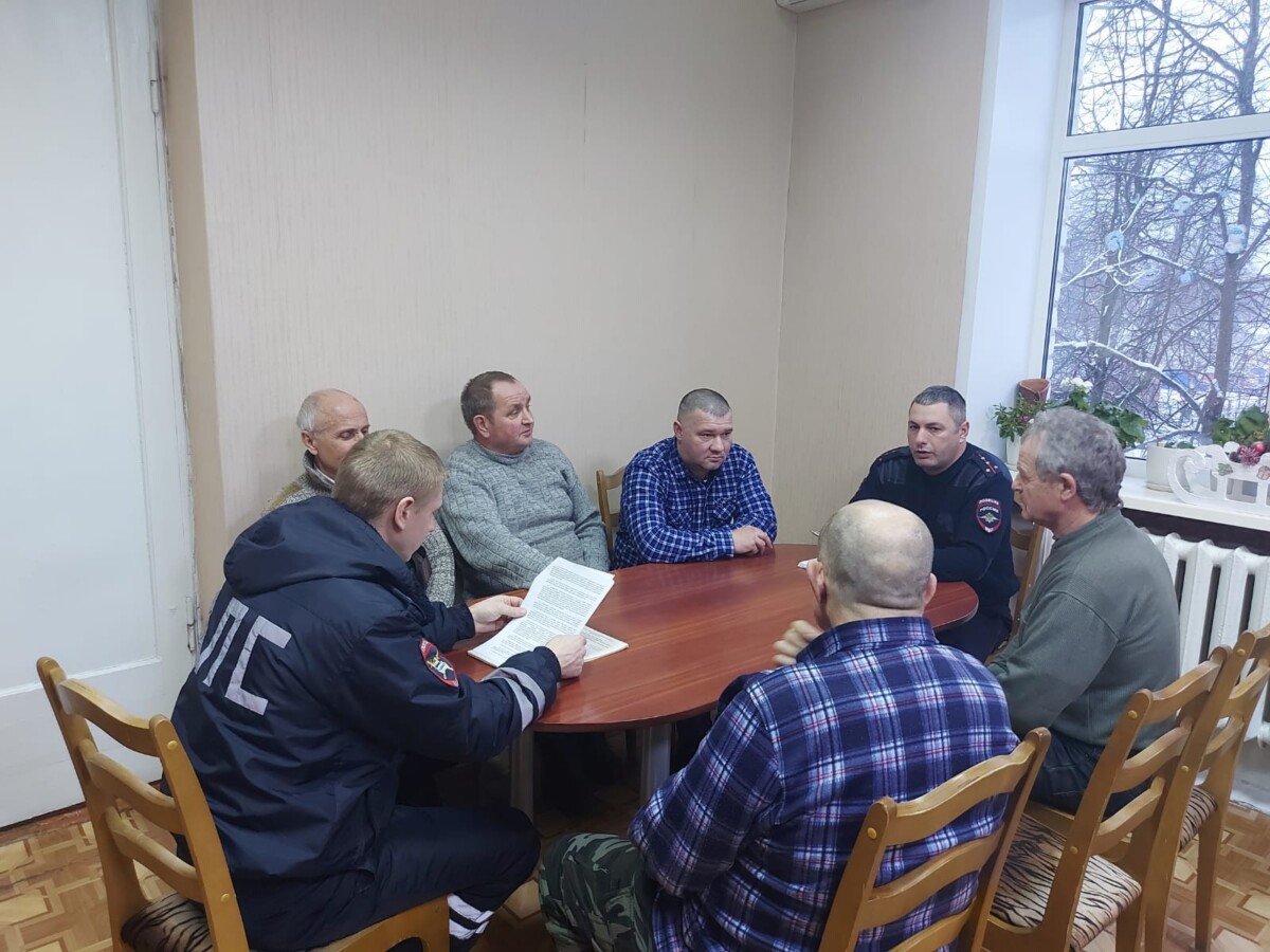 В госавтоинспекции Брянской области собрали водителей школьных автобусов