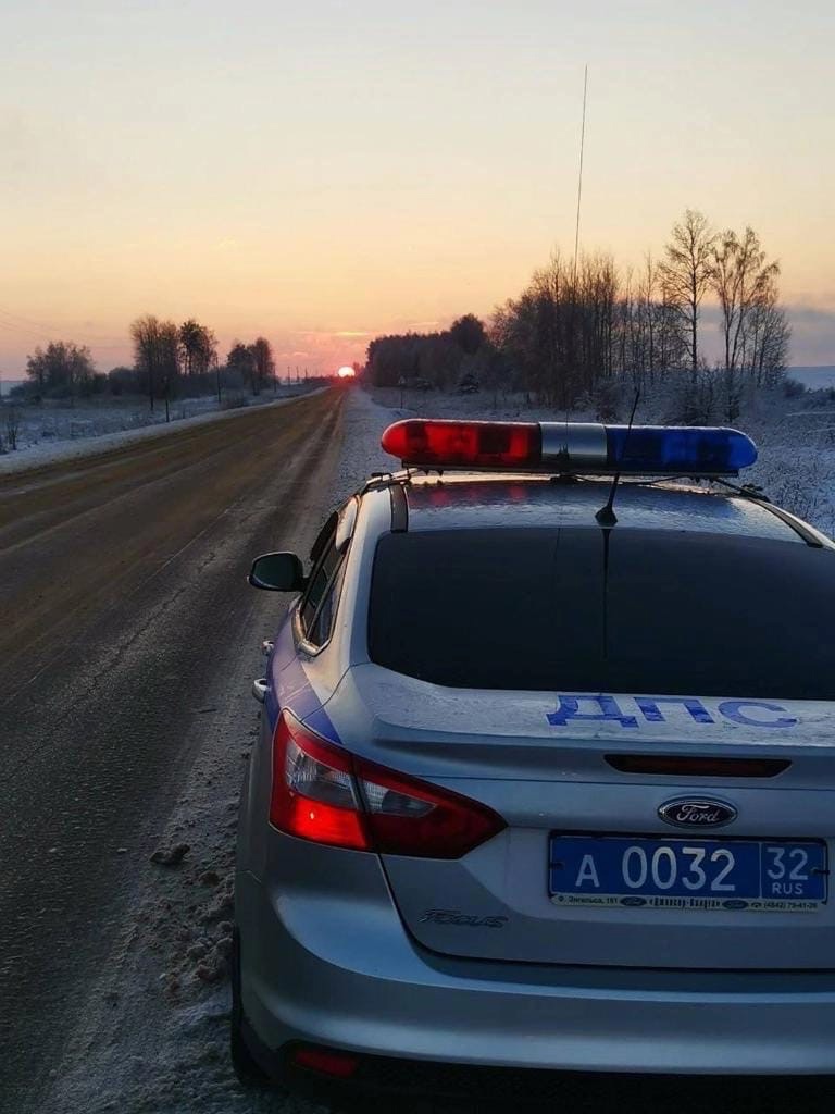 Водителя солидного возраста высадили из машины в Климовском районе