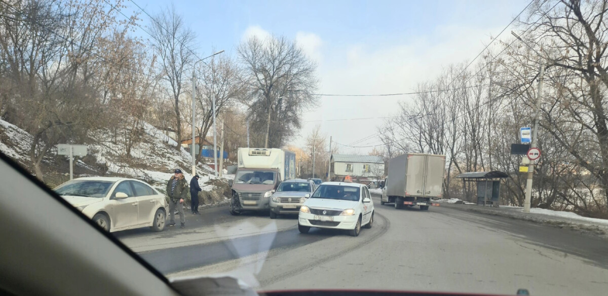 На улице Калинина в Брянске произошло массовое ДТП