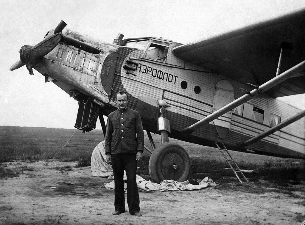 В Брянске показали снимки вековой истории гражданской авиации