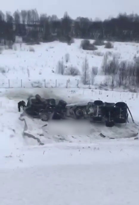 На брянском участке трассы «Украина» грузовик упал в кювет