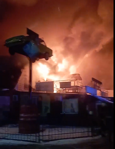Пожар в Брянске охватил площадь в 1600 квадратных метров