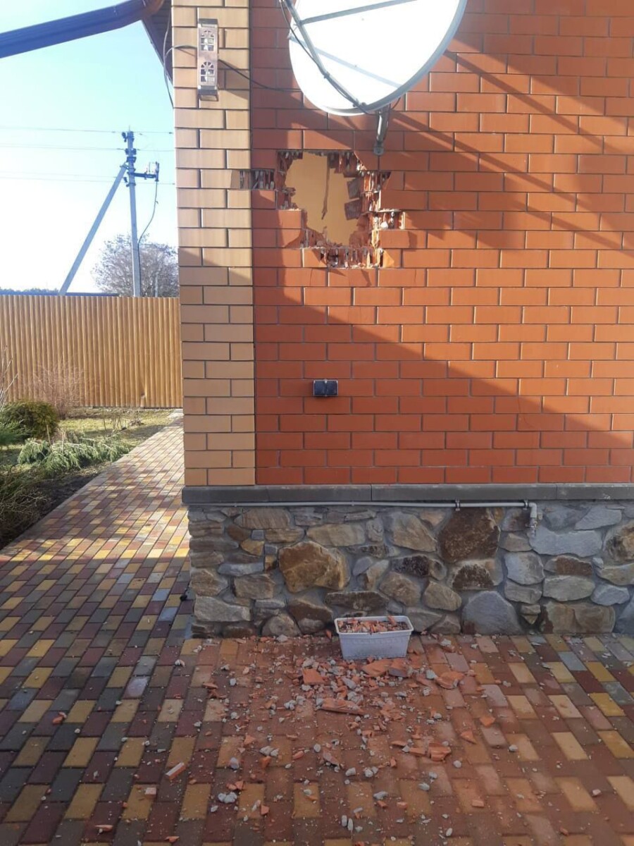 Снаряд ВСУ пробил стену и влетел в жилой дом в Белгородской области, но не разорвался