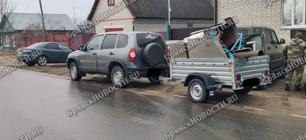 В Климово задержали авто с полным прицепом металлолома