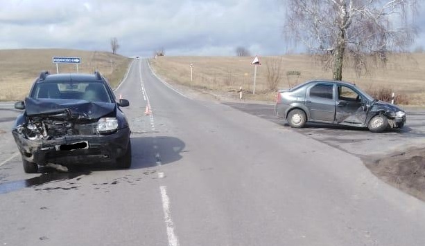 Серьезное ДТП с двумя «Рено» устроил в Погарском районе начинающий водитель