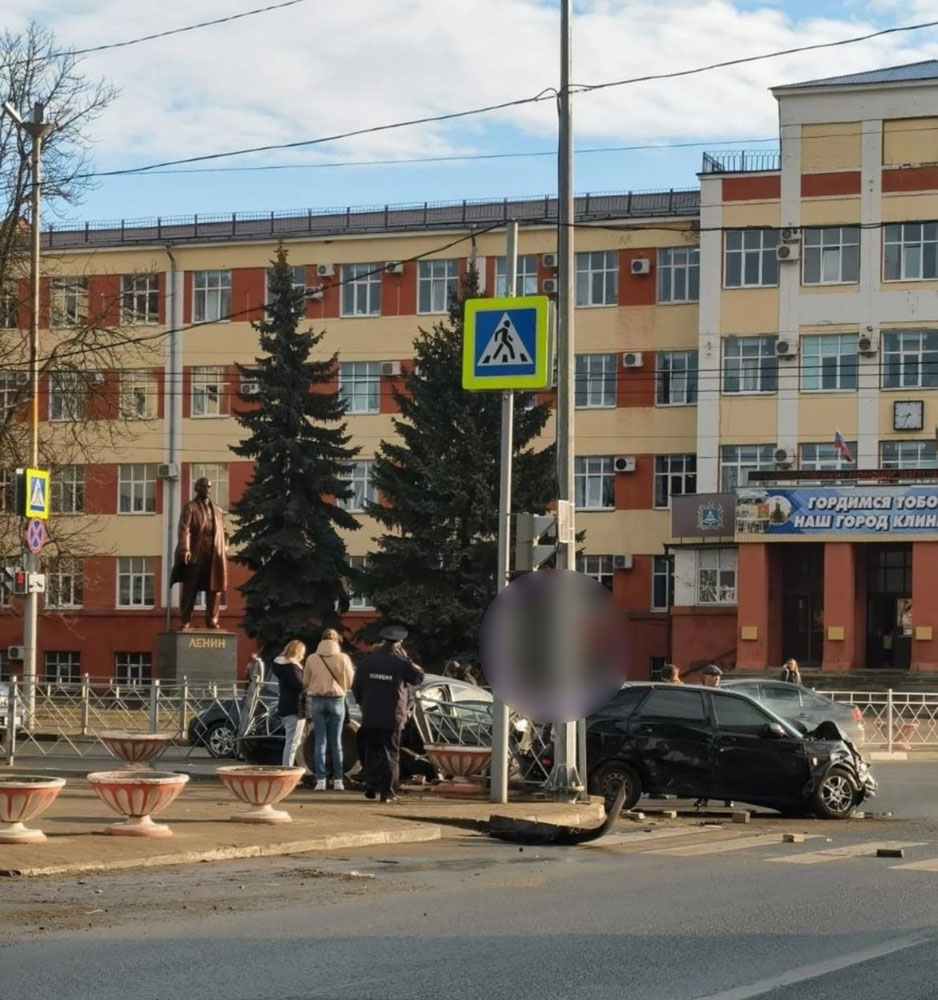 Сегодня утром в центре Клинцов произошла авария