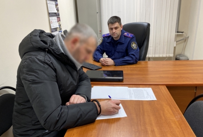 В СК показали видео задержания и обыска в доме погоревшего на взятках пристава из Брянска