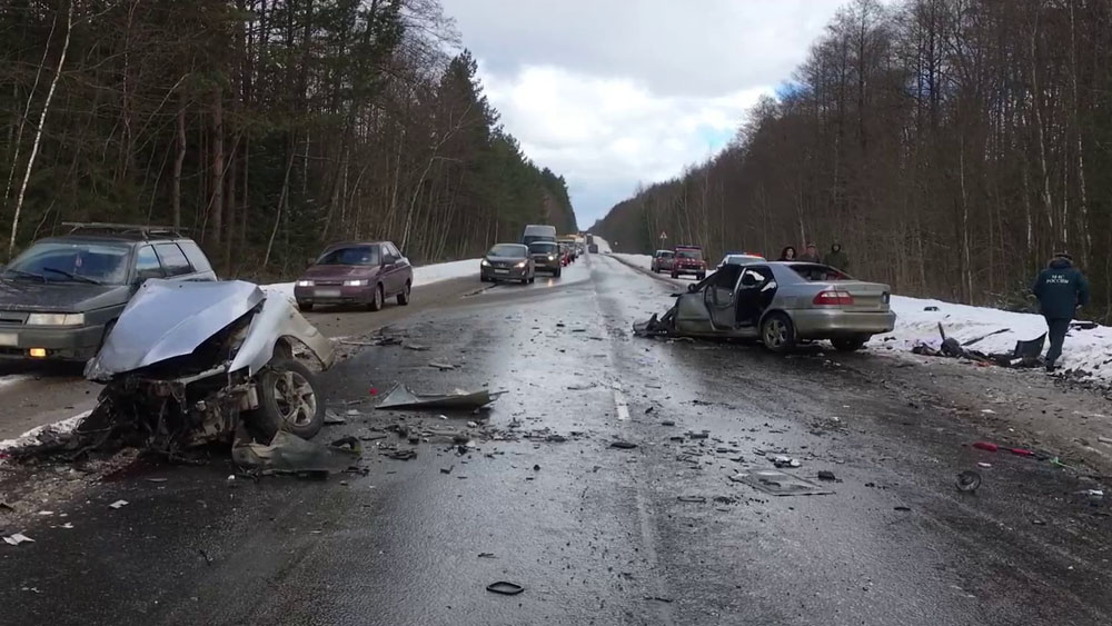 36-летняя пассажирка погибла, оба водителя в реанимации – подробности ДТП в Брянской области
