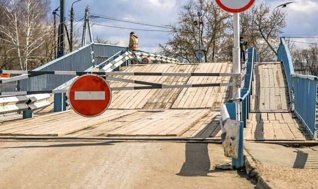 В Брянске закрыли движение по понтонному мосту через реку Десну на Набережной