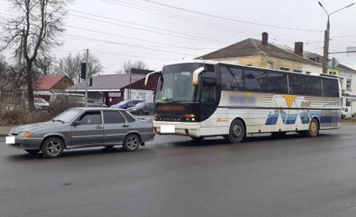 В Брянске в аварию попал школьный автобус