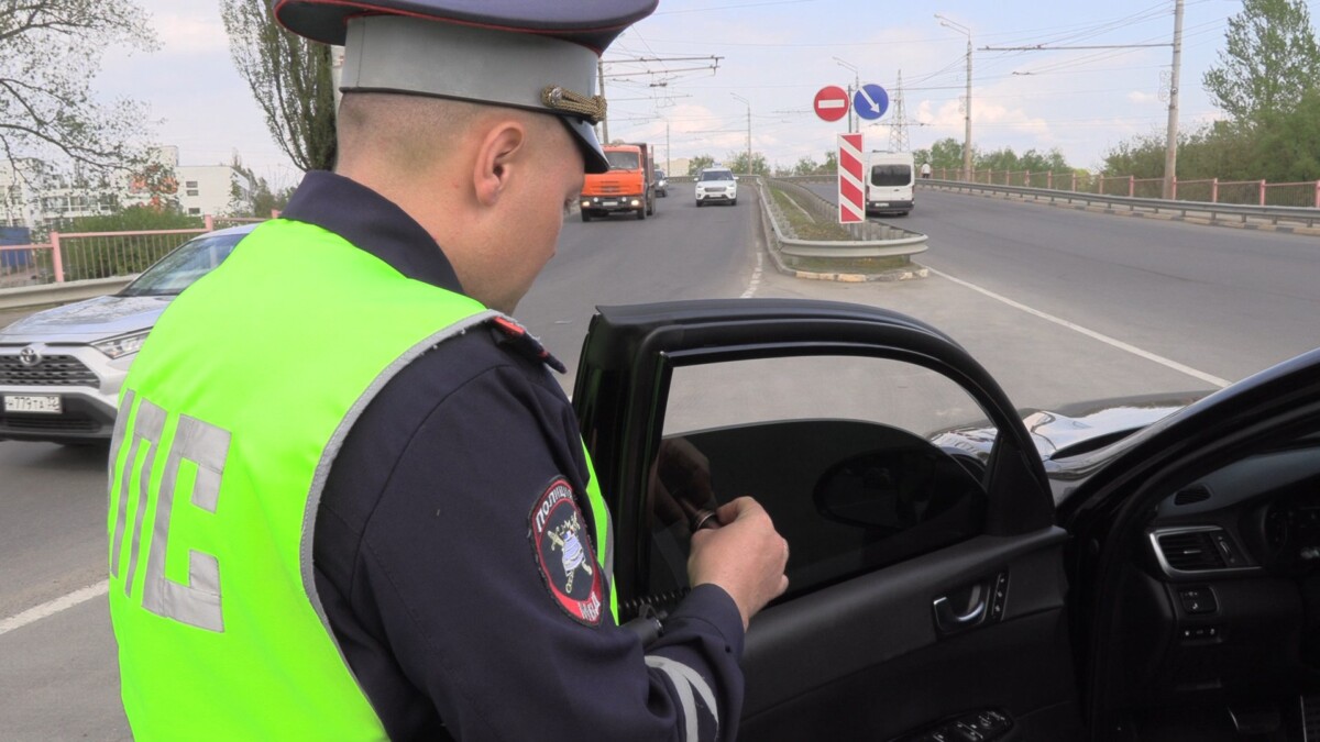 В Брянске за один день стражи правопорядка выявили 167 нарушителей тонирования автостекол