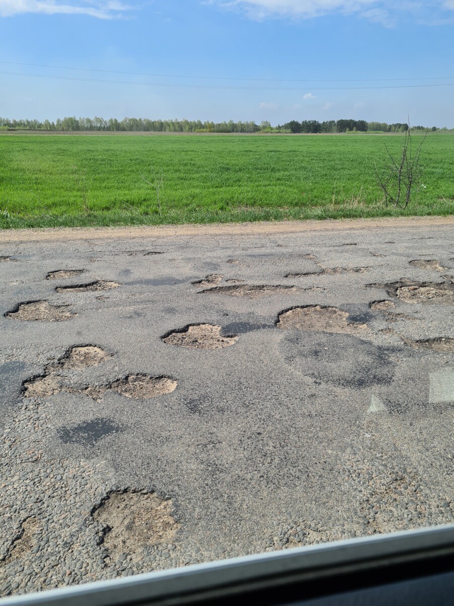 На дорогу из ям в Почепском районе снова не нашлось денег