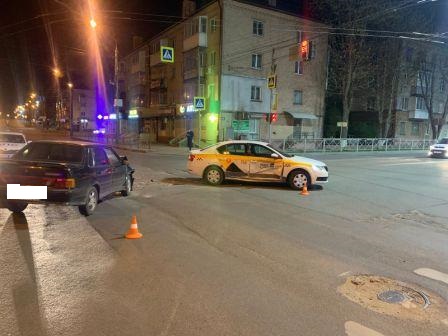 В Госавтоинспекции рассказали подробности аварии с легковым такси в Брянске