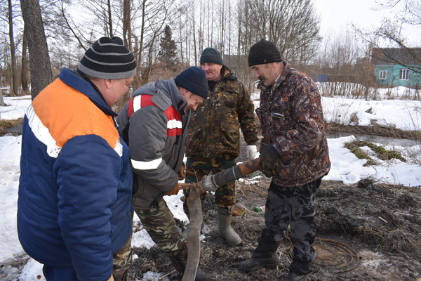 Коммунальщикам поселка Клетня в Брянской области не выплачивали зарплату два месяца