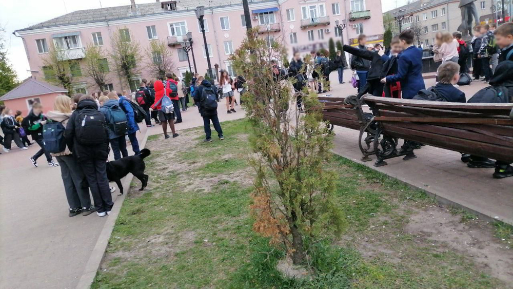 Утро понедельника в школах Клинцов началось с эвакуаций
