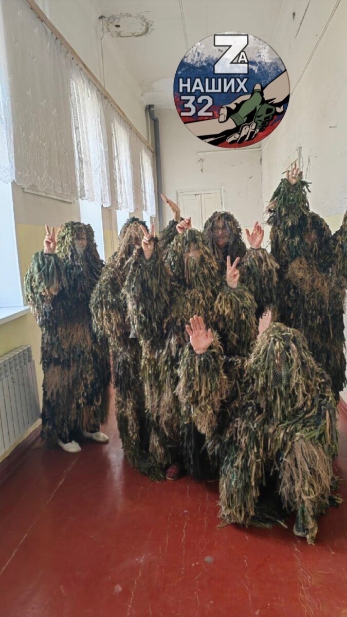 Мастерицы Новозыбкова приготовили к отправке на передовую первые маскировочные халаты