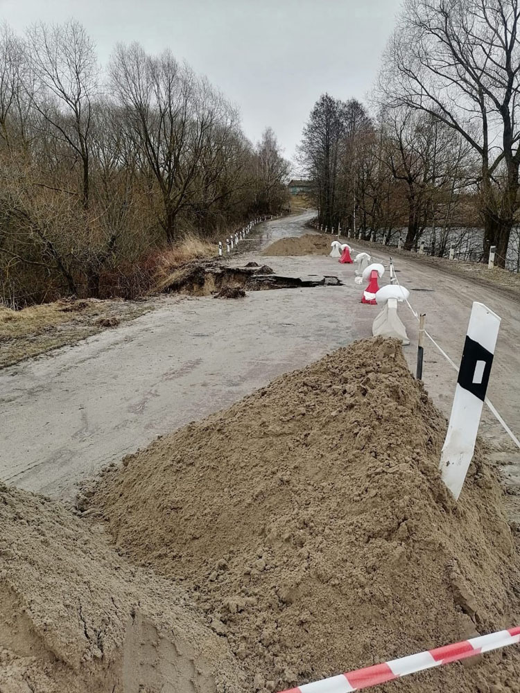 Водителям предложили путь объезда поврежденного паводком моста в Жирятинском районе