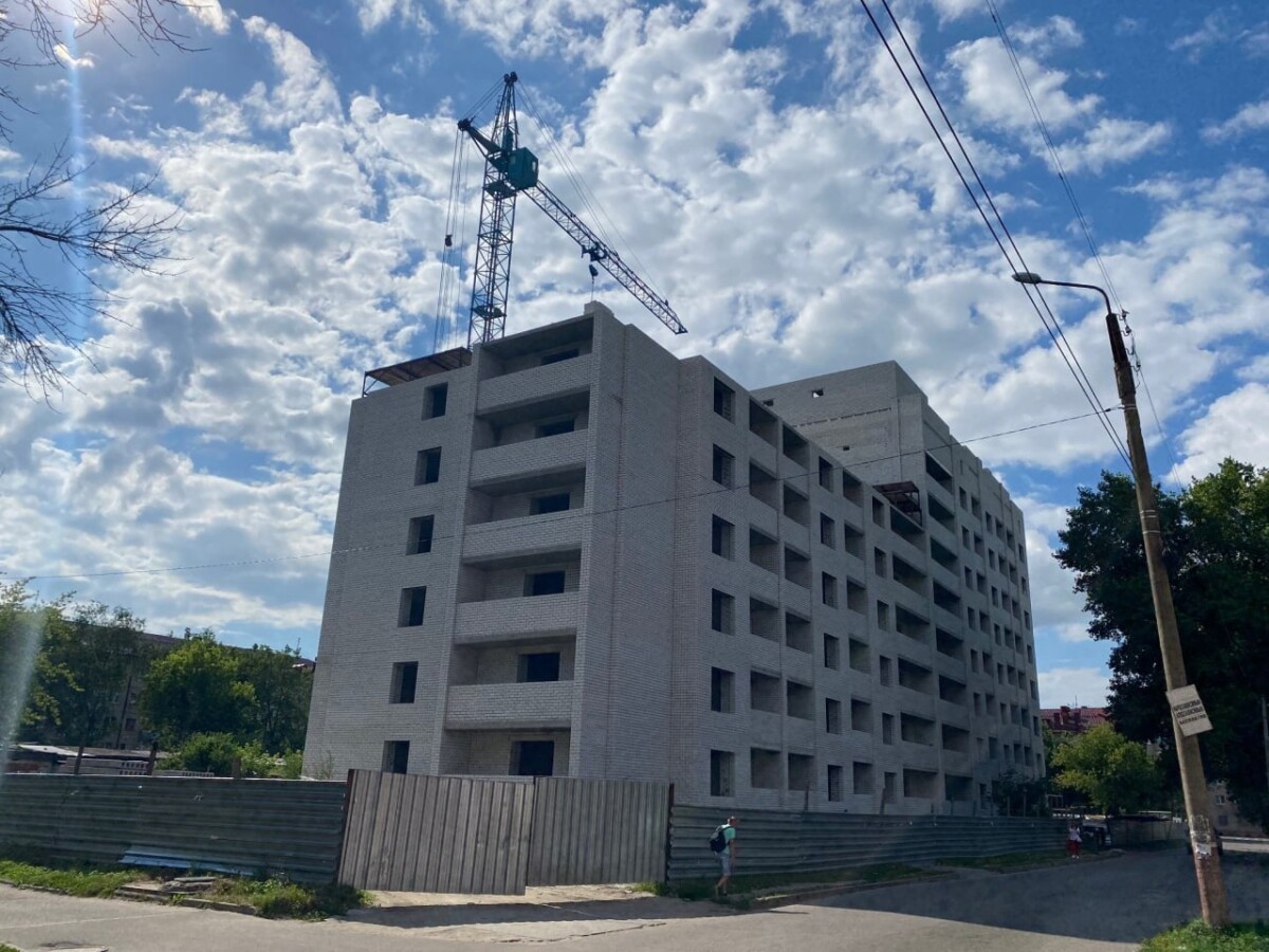 Застройщик «Инстрой» заморозил строительство двух многоэтажных домов в Брянске