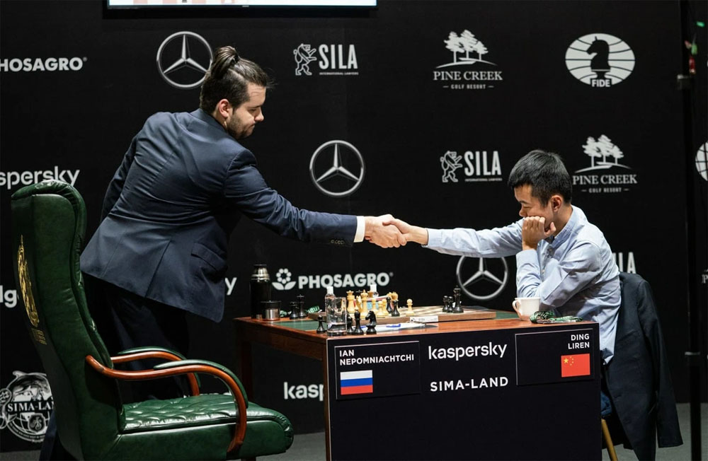 Ян Непомнящий в первом матче за мировую шахматную корону упустил шанс на выигрыш