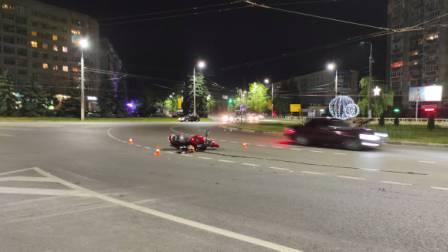 18-летний водитель ВАЗа устроил в Брянске ДТП с мотоциклом